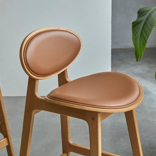 Tikamoon  Counterstoel in massief eikenhout en leer - Naturel - vtwonen shop