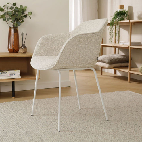 Nolon Nora-Mare Eetkamerstoel Bouclé Beige - Armleuning - Witte Poten - vtwonen shop