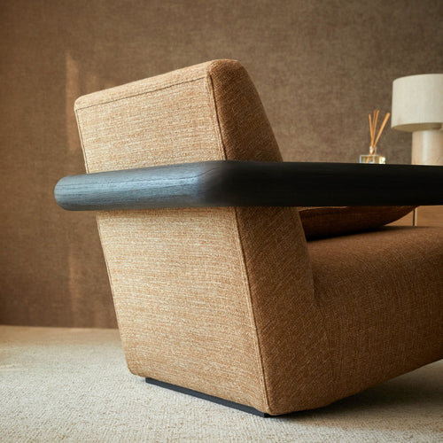 Tikamoon Lage fauteuil in massief mindihout en bruine stof - Lichtbruin
