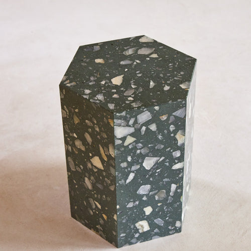 Tikamoon Hocker van groen premium terrazzo - Donkergroen - vtwonen shop