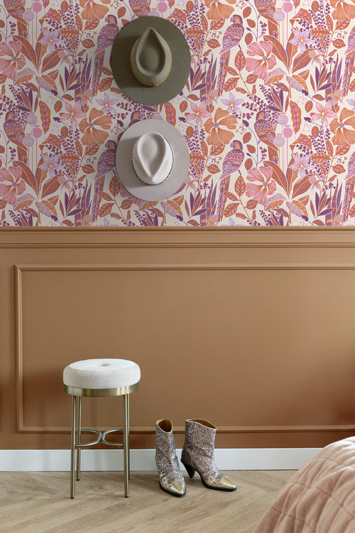 ESTAhome behang tropische bloemen en paradijsvogels oranje en paars - 50 x 900 cm - 131155 - vtwonen shop