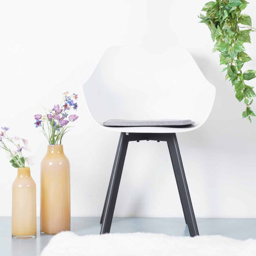 Lisomme Rene Eetkamerstoel Kunststof Wit - Zwarte Poten - vtwonen shop