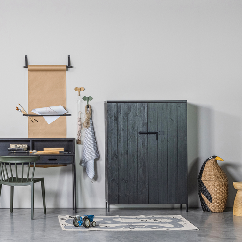 WOOOD 2-deurs kast Bruut - Geborsteld Grenen - Zwart - 140,5x100x41,5 - vtwonen shop