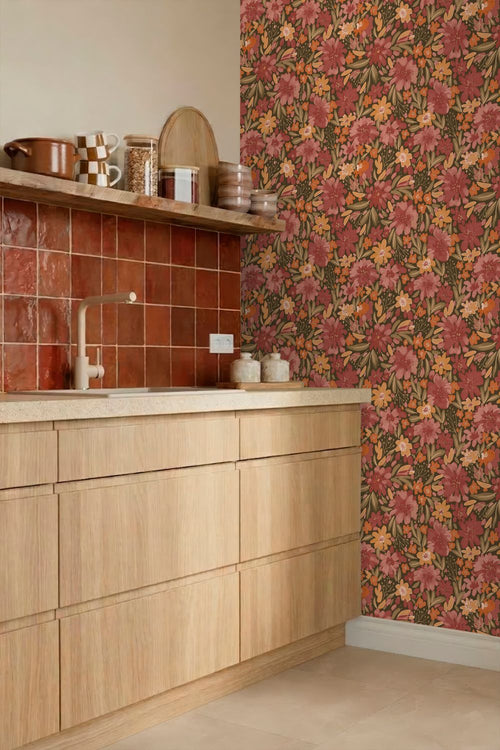 ESTAhome behang bloemen groen, rood en oranje - 50 x 900 cm - 132197