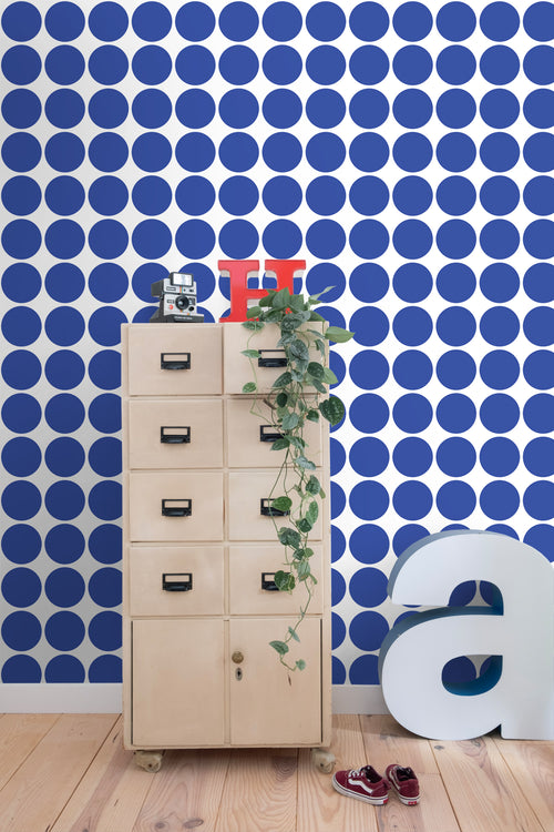 ESTAhome behang grote bollen blauw - 50 x 900 cm - 131560 - vtwonen shop