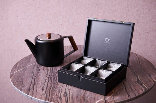Theedoos 12-vaks gesloten Bamboe, zwart | Koffie Thee Lokaal Delicious Theedoos 12-vaks gesloten Bamboe, zwart | Koffie Thee Lokaal Delicious