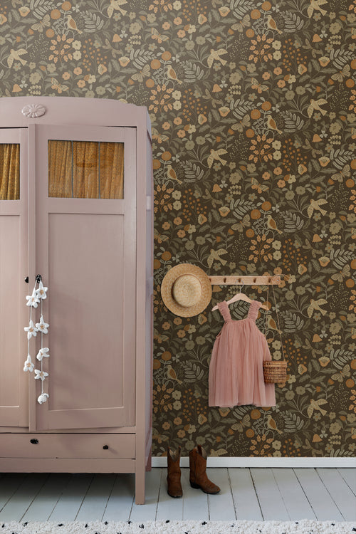 ESTAhome behang bloemen en vogels vergrijsd groen, bruin en okergeel - 50 x 900 cm - 131466 - vtwonen shop