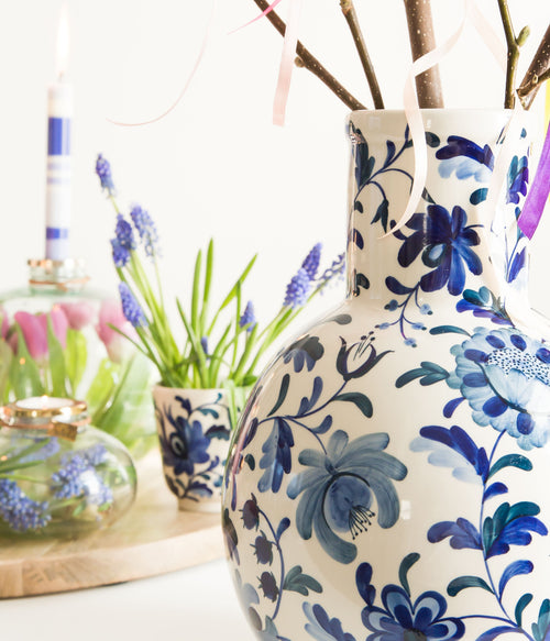 Return to Sender Vaas 45 cm Bed of Flowers Blue handgeschilderd ronde vorm