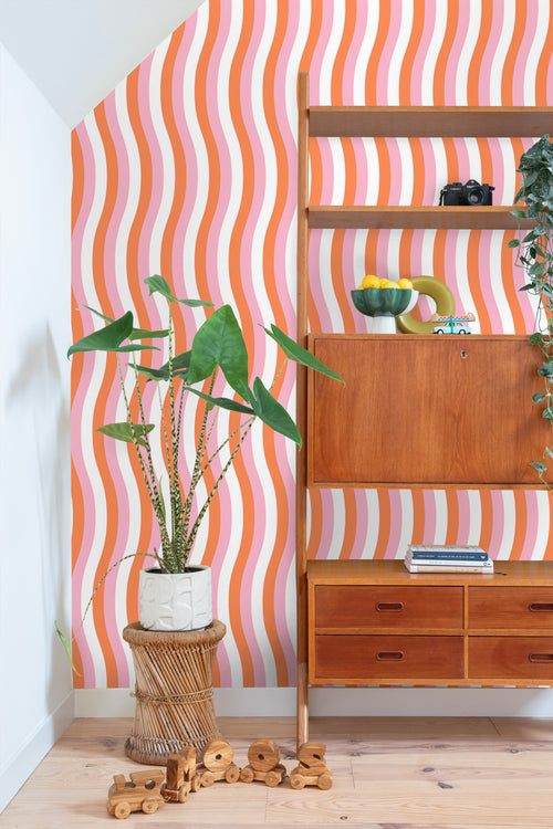 ESTAhome behang golvende strepen oranje en roze - 50 x 900 cm - 131613 - vtwonen shop