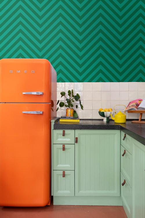 ESTAhome behang chevronpatroon groen - 50 x 900 cm - 131404 - vtwonen shop