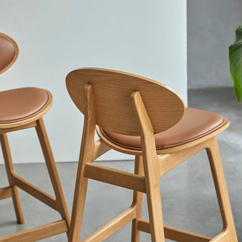 Tikamoon  Counterstoel in massief eikenhout en leer - Naturel - vtwonen shop