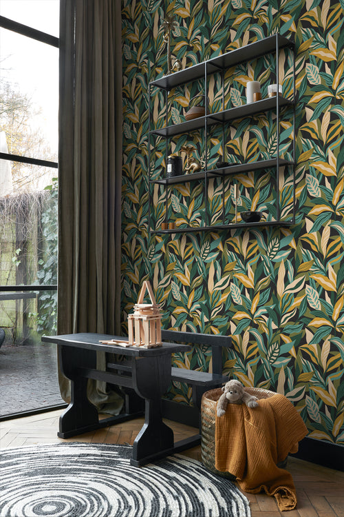 ESTAhome behang tropische bladeren donkergroen en okergeel - 50 x 900 cm - 131045 - vtwonen shop