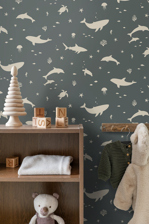 ESTAhome behang onderwaterwereld vergrijsd donker blauw - 50 x 900 cm - 131473 - vtwonen shop