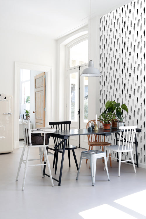 ESTAhome behang veren zwart en mat wit - 53 cm x 10.05 m - 138897