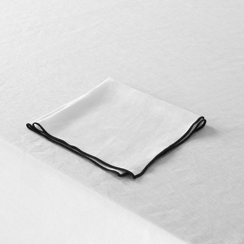 Madura tafelkleed Carlina - wit/zwart - 170x320cm