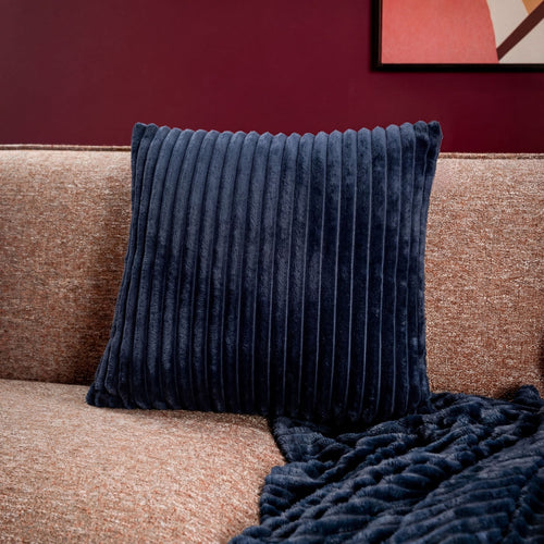 MART - sierkussen 45x45 cm - zacht ribfluweel - corduroy - Insignia Blue - blauw
