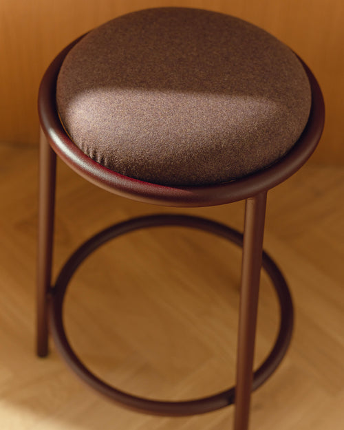 noo.ma Wine Berry barkruk - metalen frame, zachte gestoffeerde zitting