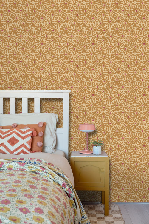 ESTAhome behang madeliefjes okergeel en roze - 50 x 900 cm - 131152 - vtwonen shop