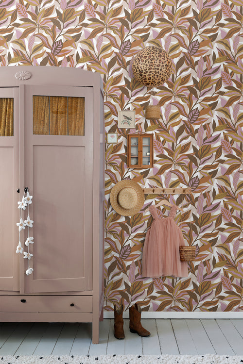 ESTAhome behang tropische bladeren bruin en paars - 50 x 900 cm - 131043 - vtwonen shop