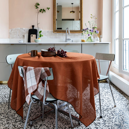 Madura Vierkant tafelkleed Carlina terracotta en zwarte hommel 170x170 cm
