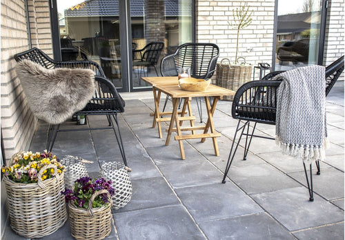 Artichok Madelein rotan tuinbank zwart - met zitkussen - vtwonen shop