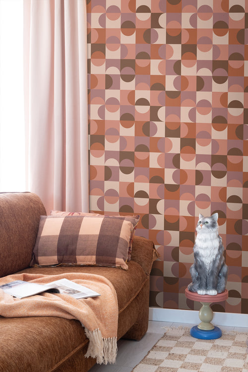 ESTAhome behang cirkels in Bauhaus stijl terracotta, paars en bruin - 50 x 900 cm - 131244 - vtwonen shop