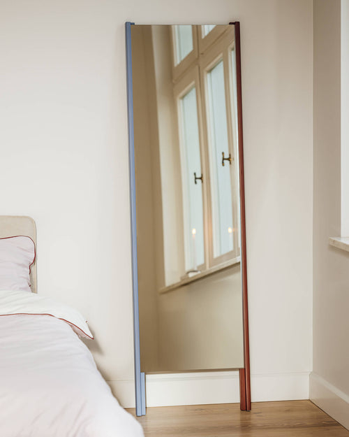 noo.ma Lun Leaning Mirror - staande rechthoekige spiegel, Orange Peel & Pale Violet