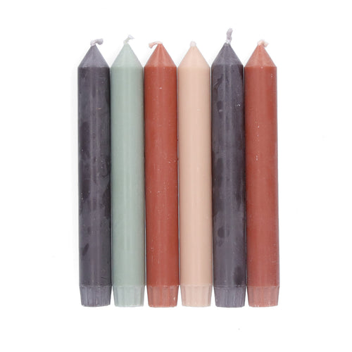 Return to Sender Dinerkaarsen assorti donker - 17 cm - vtwonen shop