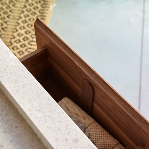 Tikamoon Badkamermeubel van massief notenhout en moon premium terrazzo 120 cm - Beige - vtwonen shop