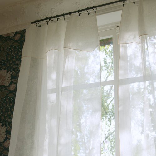 Madura Veiling Shadow puur witte en ivoorkleurige hommel 145x220 cm