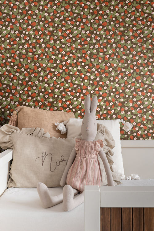 ESTAhome behang aardbeien vergrijsd olijfgroen en rood - 50 x 900 cm - 132169