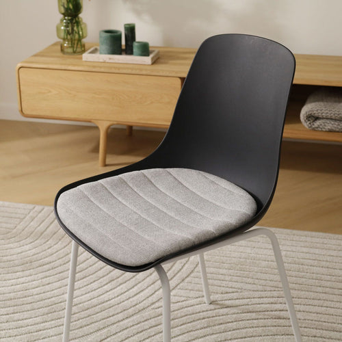 Nolon Nora-Liv Eetkamerstoel Zwart - Lichtgrijs Kussen - Witte Poten - vtwonen shop