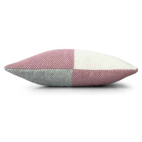 Malagoon kussen Festivity - mist roze - 45x45cm 100% wol