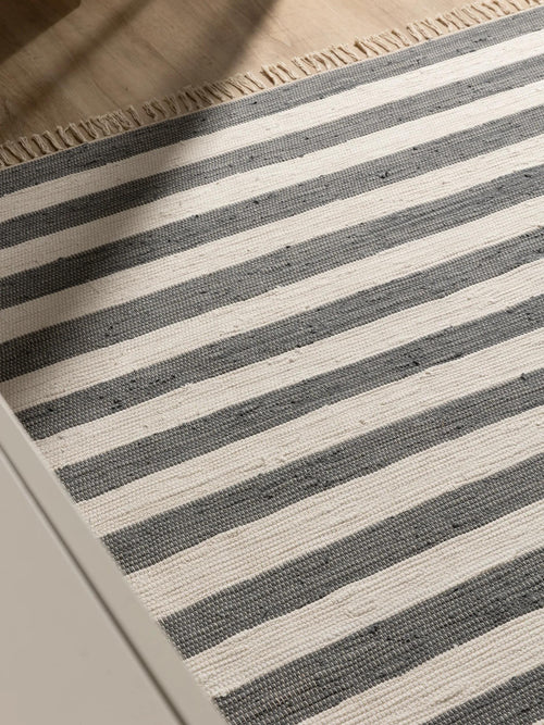 benuta vloerkleed van gerecycled materiaal Tom - grijs/wit - 80x150 cm