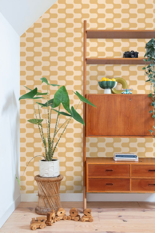 ESTAhome behang golvende lijnen geel en beige - 50 x 900 cm - 132140
