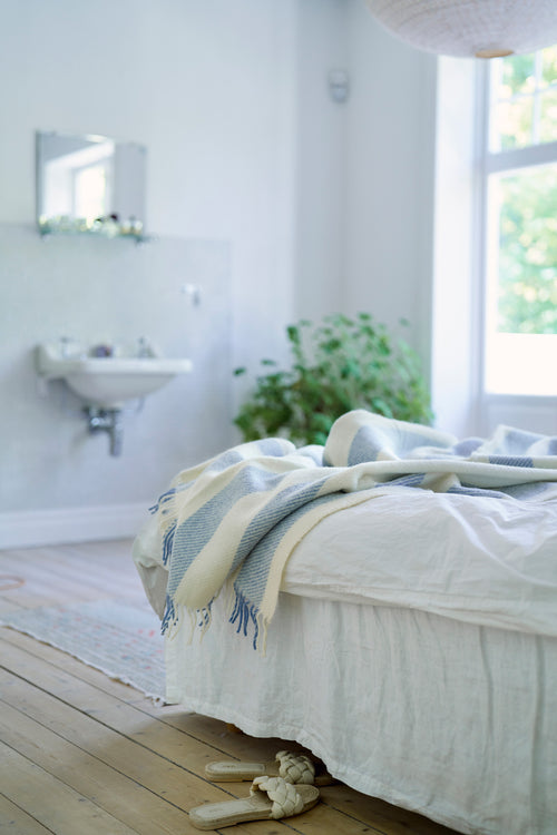 Klippan 100% wollen deken - Gotland - vertical stripe - blauw- 130x200cm - vtwonen shop