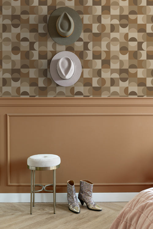 ESTAhome behang cirkels in Bauhaus stijl beige en bruin - 50 x 900 cm - 131239 - vtwonen shop