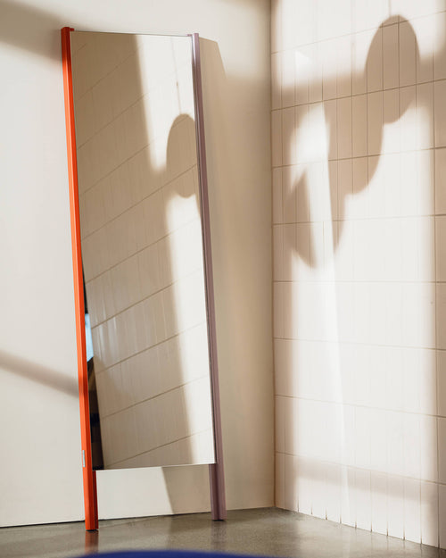 noo.ma Lun Leaning Mirror - staande rechthoekige spiegel, Orange Peel & Pale Violet