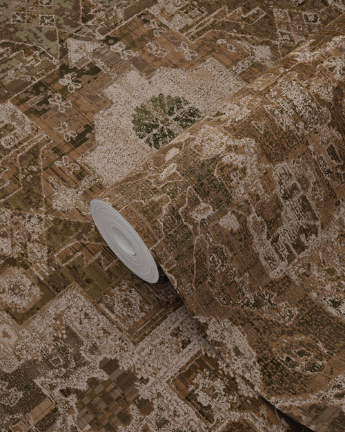 ESTAhome behang oosters kelim tapijt bruin - 50 x 900 cm - 131360 - vtwonen shop