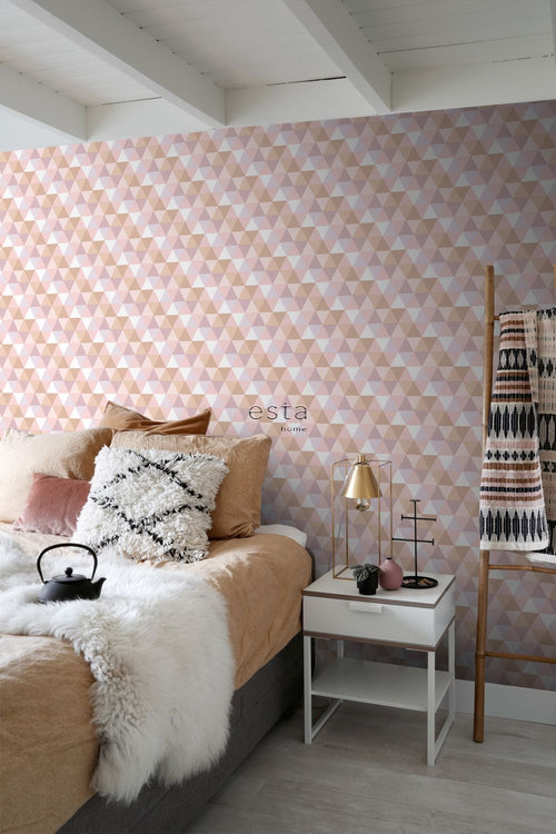 ESTAhome behang driehoekjes lila paars, zacht roze en terracotta - 50 x 900 cm - 139475