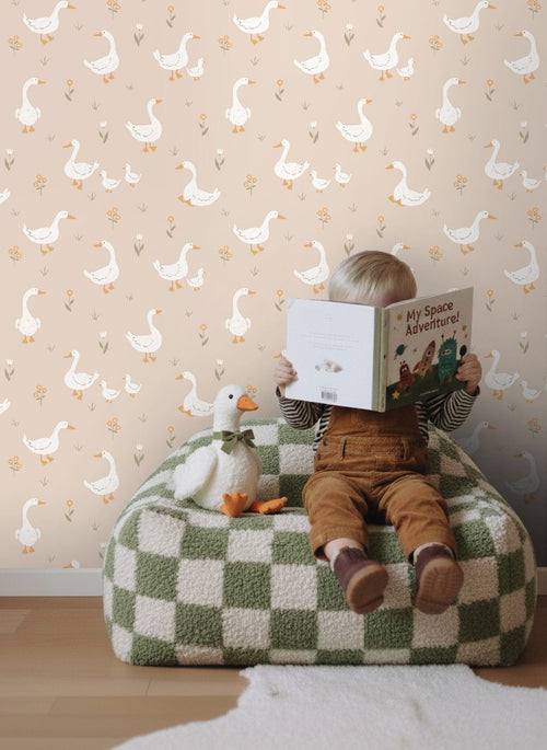 ESTAhome behang schattige ganzen beige en oranje - 50 x 900 cm - 131832