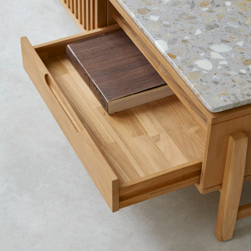 Tikamoon Tv-meubel van massief teakhout en premium terrazzo 140 cm - Naturel - vtwonen shop