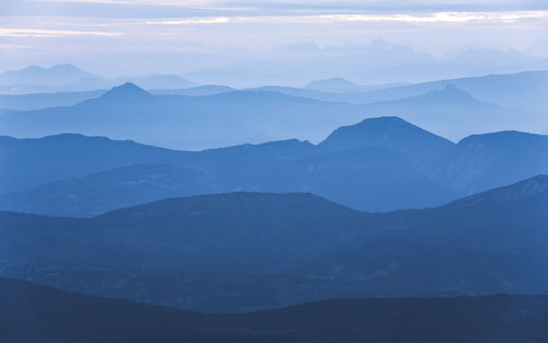 Sanders & Sanders fotobehang bergen landschap blauw - 400 x 250 cm - 611916 - vtwonen shop