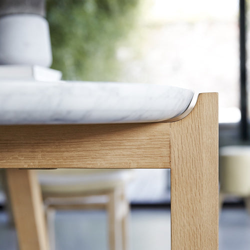 Tikamoon Stoneleaf - Eettafel van massief eikenhout en marmer voor 6/8 personen. - Wit