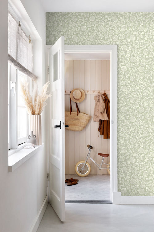 ESTAhome behang vintage bloemen licht vergrijsd groen - 50 x 900 cm - 132007