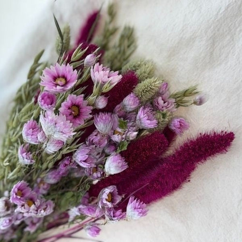 Boeket droogbloemen Royal Love | Lengte ± 50 centimeter | Met roze en cerise droogbloemen - vtwonen shop