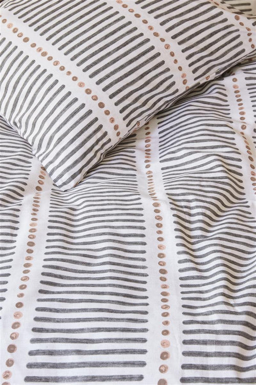 vtwonen Stip and Stripe dekbedovertrek - Tweepersoons - 200x200/220 cm - Blush - vtwonen shop