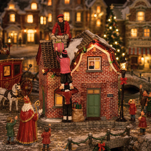 Luville Collectables Pieten Beklimmen Huis - Kerstdecoratie met Bewegende Pieten en Verlichting - Werkt op Batterijen - Polyresin - 13,5 x 11,5 x 18