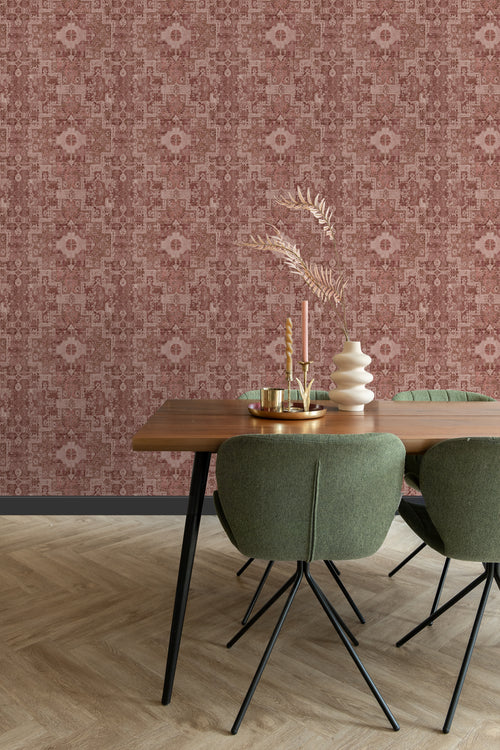 ESTAhome behang oosters kelim tapijt donker terracotta roze - 50 x 900 cm - 131364 - vtwonen shop