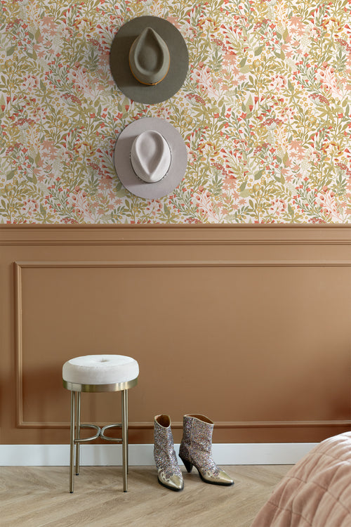 ESTAhome behang veldbloemen groen, roze en okergeel - 50 x 900 cm - 131349 - vtwonen shop